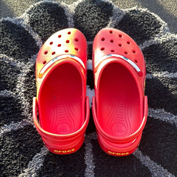 Men’s/Kids Lightning McQueen Crocs with Car Design - Picture 4 of 6